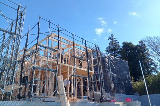 df8e61777ecebf62fbe77d2317dfe94c 522x348 - 【現場レポート】保土ヶ谷区内3区画新築工事～上棟～