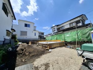 4c0d0d4d849ff8bb3b00b7e66f28a69b 300x225 - 【現場レポート】綾瀬市内新築工事～基礎工事が着々と進行中～