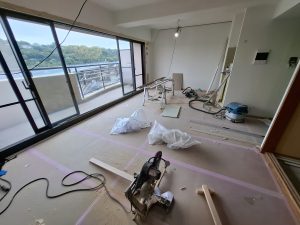 57a3aafc27d9a61de58dba19c08a6ee3 300x225 - 【現場レポート】5月保土ヶ谷区内マンション一室リフォーム工事～大工工事進んでおります～