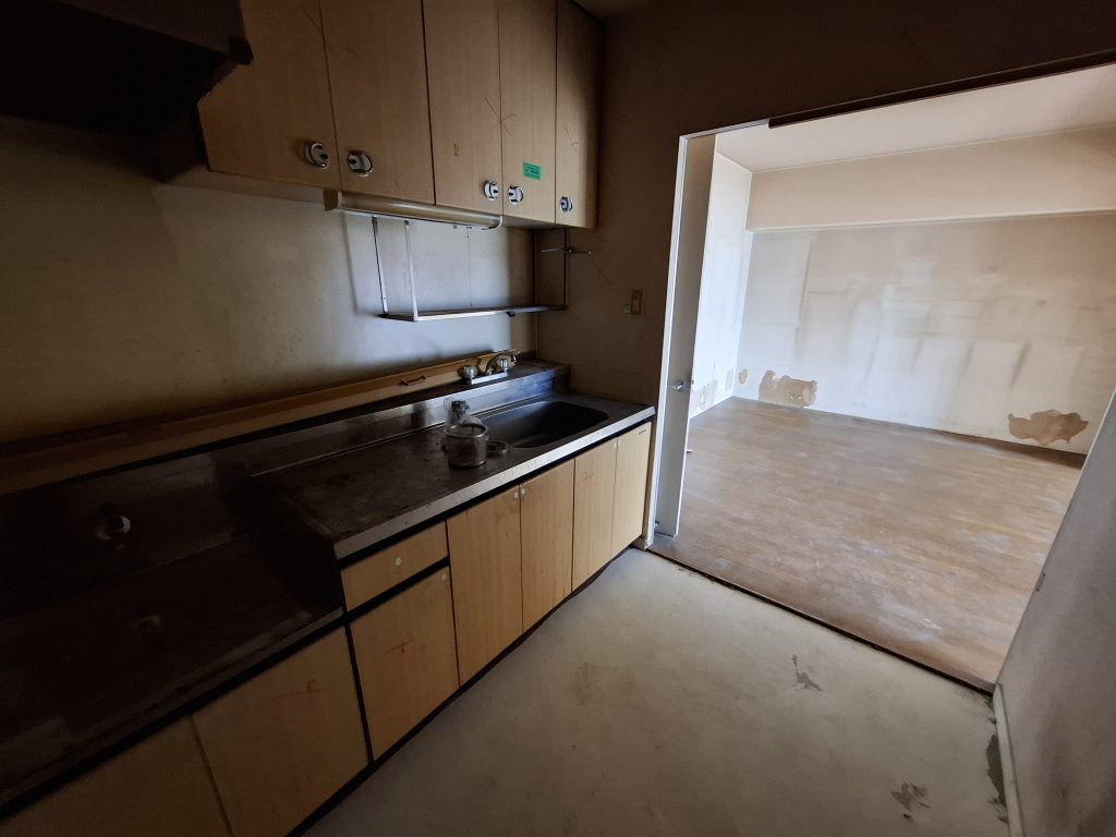 f0890aedd71a533317e3913f3d90e1b4 1024x768 - 【現場レポート】5月海老名市内　マンション一室改修工事が始まりました