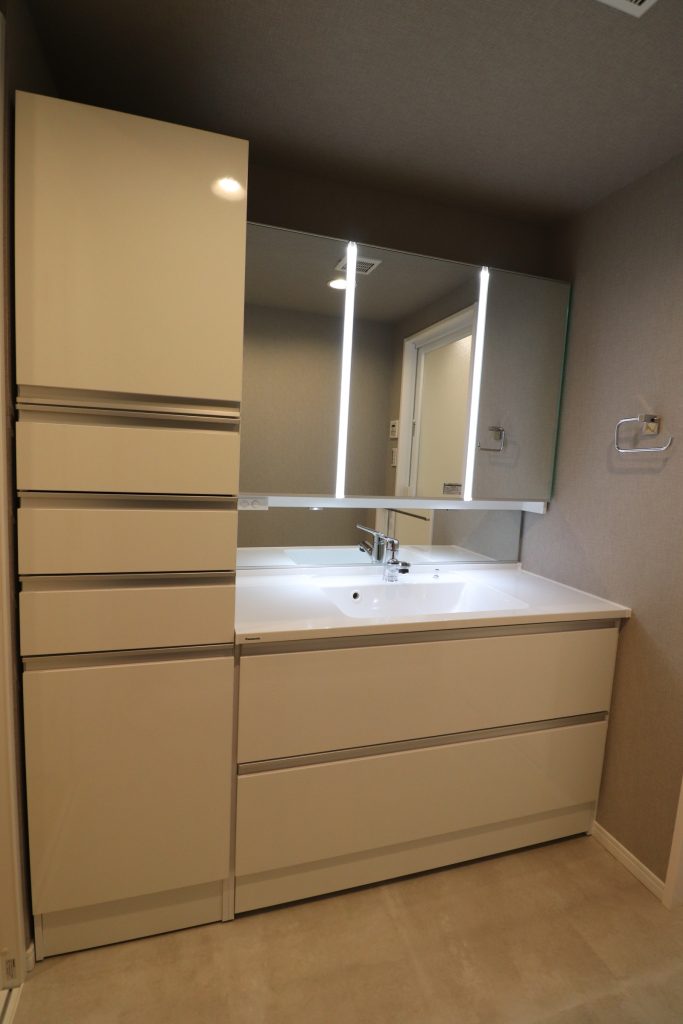 【お役立ち情報】年末をきっかけに考える、すっきり暮らす、収納の工夫 9ae2750c8d28be5f00a74be210dbb9ce 683x1024 - 【お役立ち情報】年末をきっかけに考える、すっきり暮らす、収納の工夫